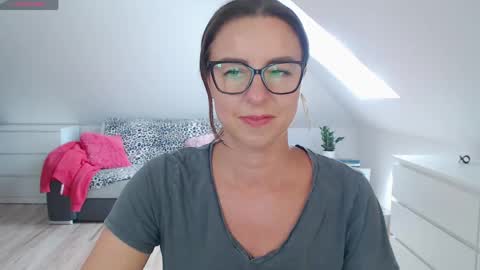 just me online show from May 13, 10:01 am