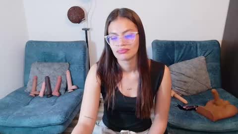 Snapshot of emerald_sparkles chatting on October 2, 11:23 pm sabrina online show from October 2, 11:23 pm