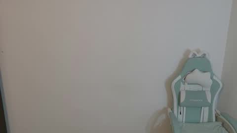 Snapshot of emerald_sparkles chatting on November 24, 4:01 am sabrina online show from November 24, 4:01 am