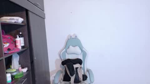 Snapshot of emerald_sparkles chatting on December 5, 3:37 am sabrina online show from December 5, 3:37 am