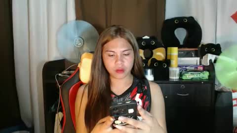 Snapshot of emere_kai_24xxx chatting on November 23, 2:50 pm Chelle dont forget to folloe me and thumps up online show from November 23, 2:50 pm