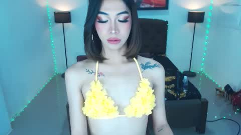 emerladmore online show from July 28, 2:13 pm