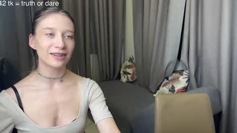 emi__ly online show from March 11, 3:29 pm