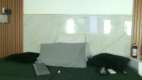 Snapshot of emi_bloom chatting on May 15, 12:12 pm emi_bloom online show from May 15, 12:12 pm