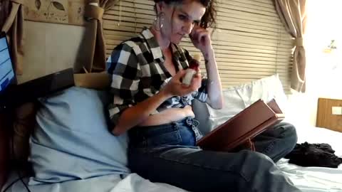 Snapshot of emi_dean87 chatting on July 12, 5:20 am Emi dean online show from July 12, 5:20 am