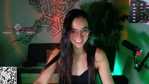 Snapshot of emi_roberts chatting on May 12, 11:57 pm Emmily Roberts online show from May 12, 11:57 pm