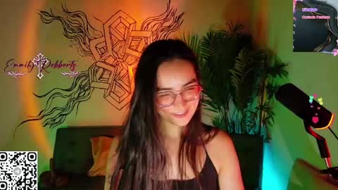 Snapshot of emi_roberts chatting on May 22, 1:57 am Emmily Roberts online show from May 22, 1:57 am