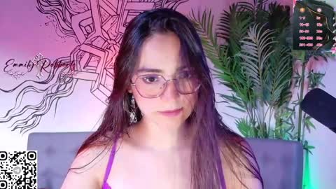 Snapshot of emi_roberts chatting on May 30, 10:51 pm Emmily Roberts online show from May 30, 10:51 pm