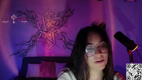 Snapshot of emi_roberts chatting on June 17, 3:53 am Emmily Roberts online show from June 17, 3:53 am