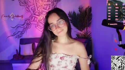 Snapshot of emi_roberts chatting on June 24, 11:04 pm Emmily Roberts online show from June 24, 11:04 pm