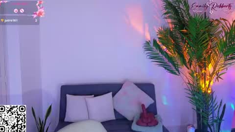 Snapshot of emi_roberts chatting on July 18, 12:37 am Emmily Roberts online show from July 18, 12:37 am
