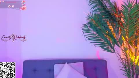 Snapshot of emi_roberts chatting on July 30, 2:21 am Emmily Roberts online show from July 30, 2:21 am