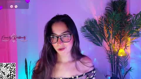 Snapshot of emi_roberts chatting on August 1, 8:30 pm Emmily Roberts online show from August 1, 8:30 pm