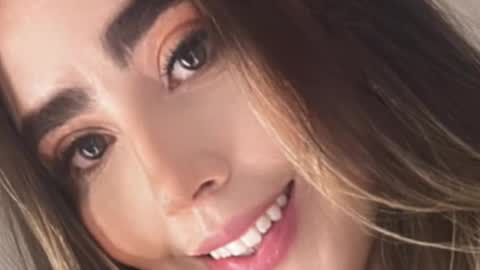 Snapshot of emi_royse chatting on October 30, 9:37 pm emi_royse online show from October 30, 9:37 pm