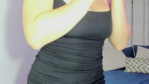 Snapshot of emi_royse chatting on May 15, 11:12 pm emi_royse online show from May 15, 11:12 pm