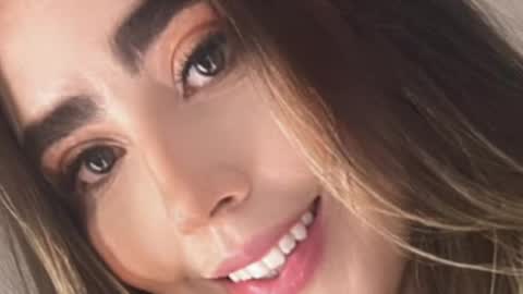 Snapshot of emi_royse chatting on May 25, 8:04 pm emi_royse online show from May 25, 8:04 pm