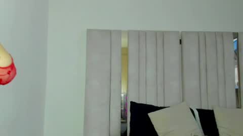 Snapshot of emi_royse chatting on July 23, 12:57 am emi_royse online show from July 23, 12:57 am