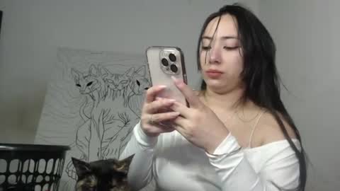 Snapshot of emiantonella_ chatting on June 21, 12:02 am Antonella online show from June 21, 12:02 am
