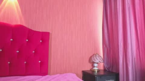 Emilia Gomez online show from December 4, 1:53 pm