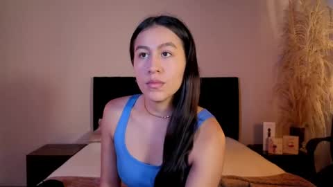 Snapshot of emigomez_ chatting on May 12, 12:02 pm Emilia Gomez online show from May 12, 12:02 pm