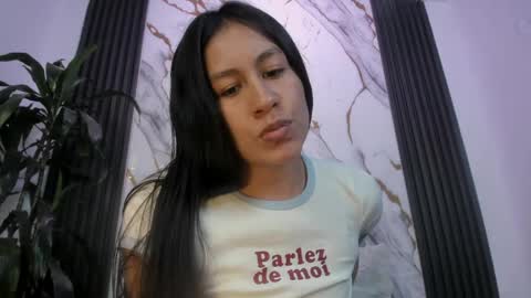 Snapshot of emigomez_ chatting on May 20, 2:12 pm Emilia Gomez online show from May 20, 2:12 pm