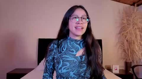 Snapshot of emigomez_ chatting on May 21, 1:51 pm Emilia Gomez online show from May 21, 1:51 pm