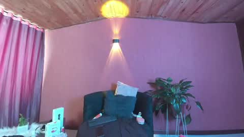 Snapshot of emigomez_ chatting on July 19, 3:38 pm Emilia Gomez online show from July 19, 3:38 pm