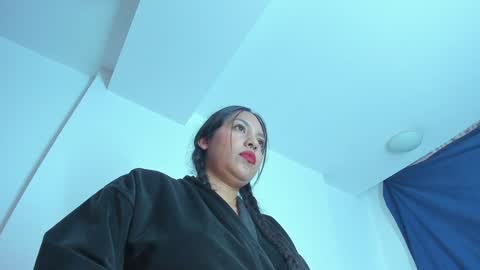 Emi online show from January 28, 8:47 pm