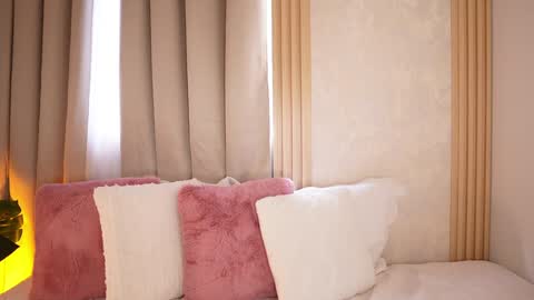 Snapshot of emiily_bell chatting on January 26, 8:02 pm online show from January 26, 8:02 pm