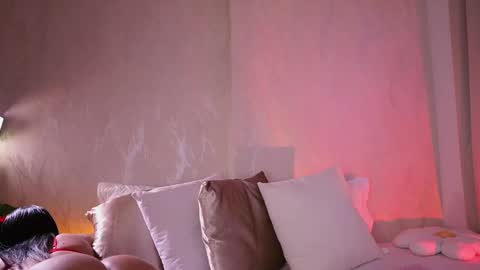 Snapshot of emiily_bell chatting on March 12, 11:53 am online show from March 12, 11:53 am