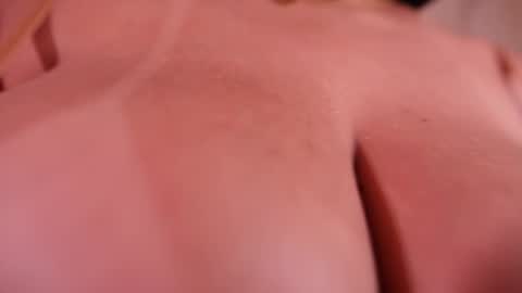 Snapshot of emiily_bell chatting on September 30, 8:25 pm online show from September 30, 8:25 pm