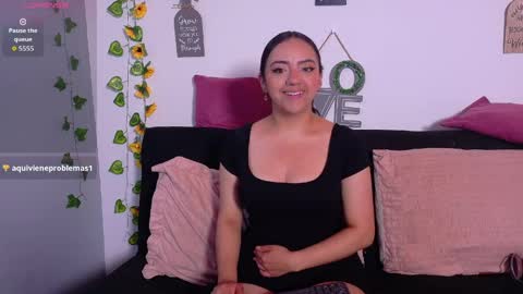 Snapshot of emiily_curly chatting on May 7, 11:59 am Emily online show from May 7, 11:59 am