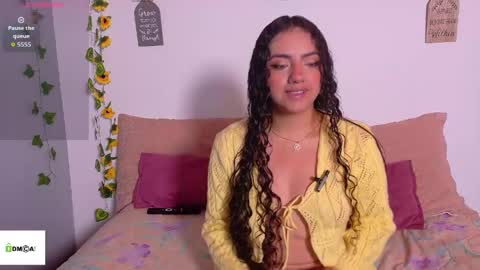 Snapshot of emiily_curly chatting on May 21, 11:06 am Emily online show from May 21, 11:06 am