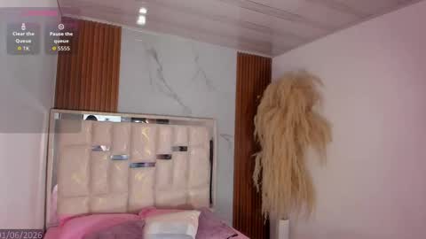 Snapshot of emiily_cuteee chatting on June 1, 12:18 pm emiily_cuteee online show from June 1, 12:18 pm