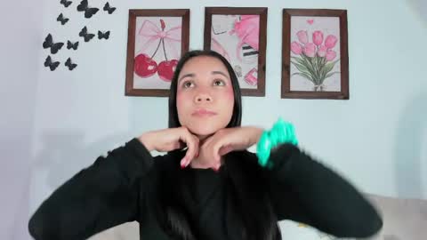 Snapshot of emiily_parkerr chatting on May 18, 10:15 pm Emily online show from May 18, 10:15 pm