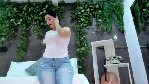 Snapshot of emiily_smile chatting on July 21, 12:40 pm Emily online show from July 21, 12:40 pm