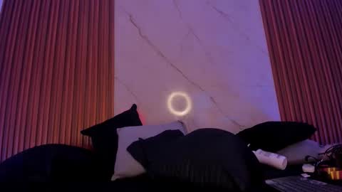   online show from December 18, 7:53 pm