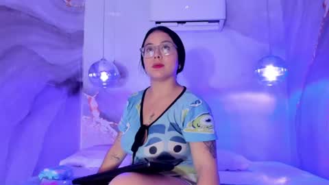 Snapshot of emiilycoopper chatting on June 11, 1:09 pm emiilycoopper online show from June 11, 1:09 pm