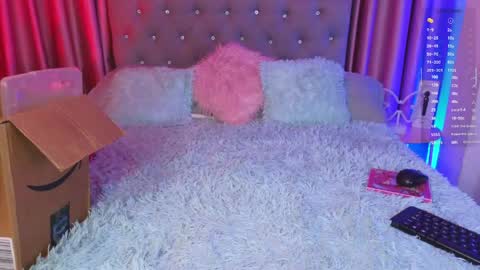 Snapshot of emiiscoot_1 chatting on May 29, 1:25 am Emily online show from May 29, 1:25 am
