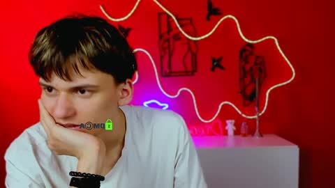 Snapshot of emil_lucky chatting on April 20, 7:04 pm emil_lucky online show from April 20, 7:04 pm