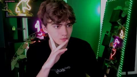 Snapshot of emil_lucky chatting on April 28, 6:35 pm emil_lucky online show from April 28, 6:35 pm