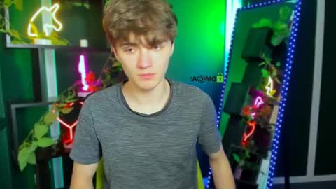 Snapshot of emil_lucky chatting on April 29, 6:58 pm emil_lucky online show from April 29, 6:58 pm