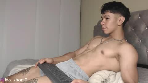 emile_239 online show from February 27, 4:09 am