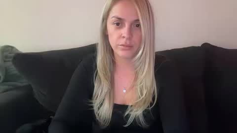 Snapshot of emilelovesyou chatting on October 15, 5:51 am emilelovesyou online show from October 15, 5:51 am