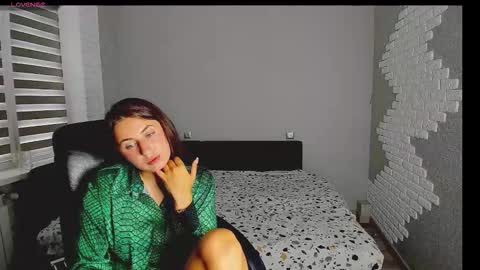 emili77777 online show from September 15, 7:41 am