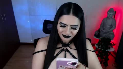 Snapshot of emili_evans_ chatting on July 7, 6:47 am POWERFULL GODDESS EMILI online show from July 7, 6:47 am