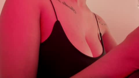 Snapshot of emilia_ghendle chatting on December 6, 12:49 pm Emilia Big Boobs online show from December 6, 12:49 pm