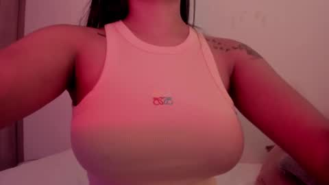 Snapshot of emilia_ghendle chatting on January 8, 2:25 pm Emilia Big Boobs online show from January 8, 2:25 pm