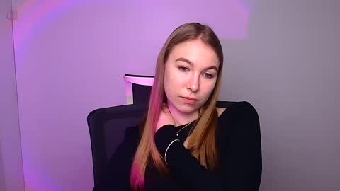 Snapshot of emilia_ilia chatting on January 30, 11:22 am Emilia online show from January 30, 11:22 am