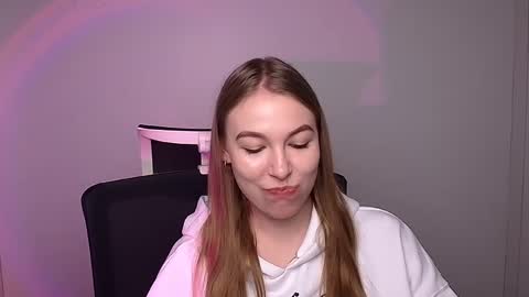 Snapshot of emilia_ilia chatting on January 31, 9:16 am Emilia online show from January 31, 9:16 am